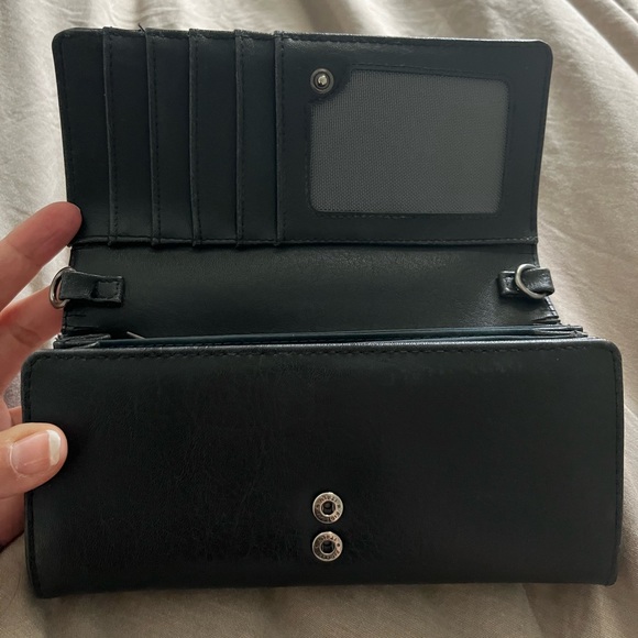 MATT & NAT Black Vegan Wallet - Picture 4 of 8